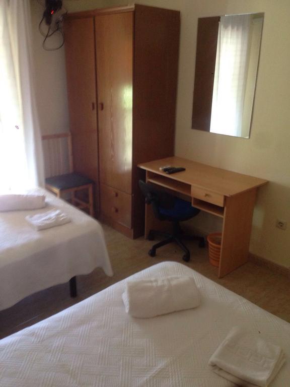 Hostal Jose Luis Brunete Luaran gambar